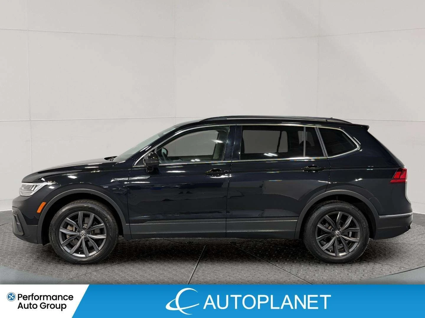 VW Tiguan * Comfortline AWD, Apple CarPlay, Remote Start! * , снимка 9 - Автомобили и джипове - 56073161