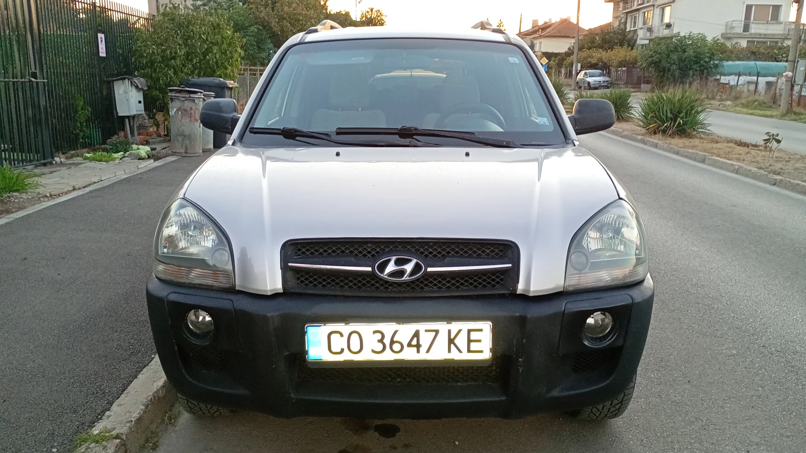 Hyundai Tucson 2.0клима гаражен, снимка 3 - Автомобили и джипове - 56316962