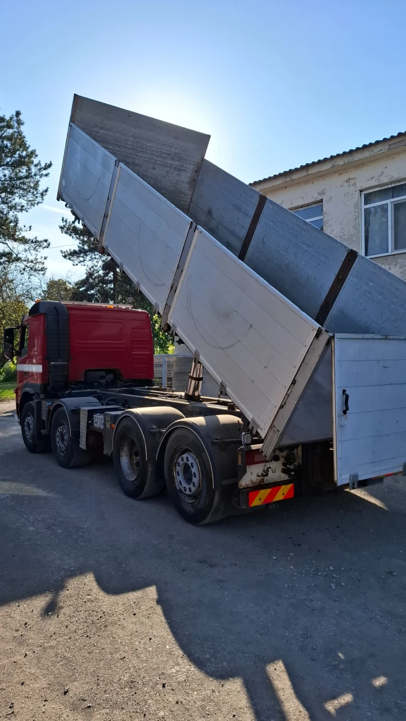 Volvo Fm12 8x2 самосв+ кран, снимка 8 - Камиони - 48079227