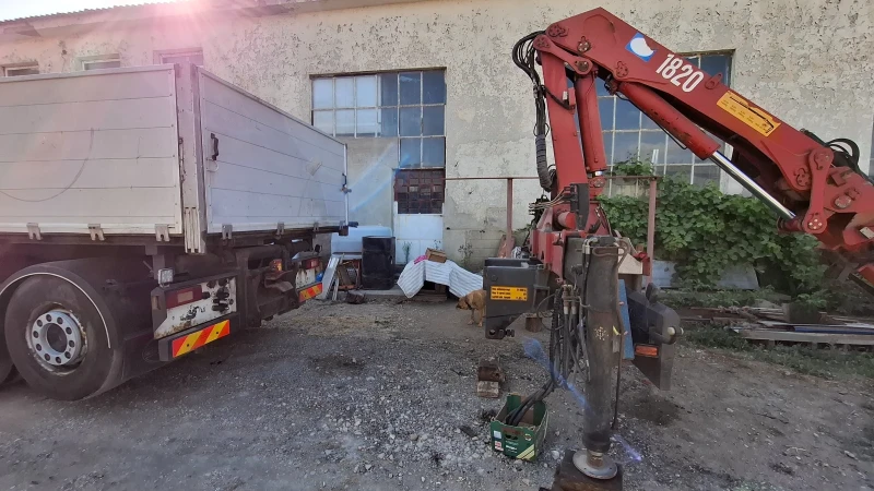 Volvo Fm12 8x2 самосв+ кран, снимка 11 - Камиони - 48079227