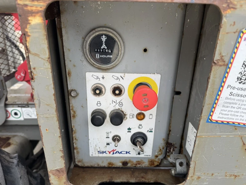 Платформи Друга SKYJACK SJ 6832RT 4Х4 DIESEL, снимка 15 - Индустриална техника - 52065903