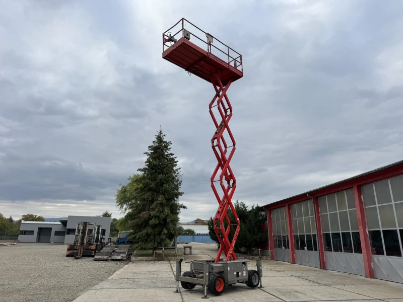 Платформи Друга SKYJACK SJ 6832RT 4Х4 DIESEL, снимка 9 - Индустриална техника - 52065903