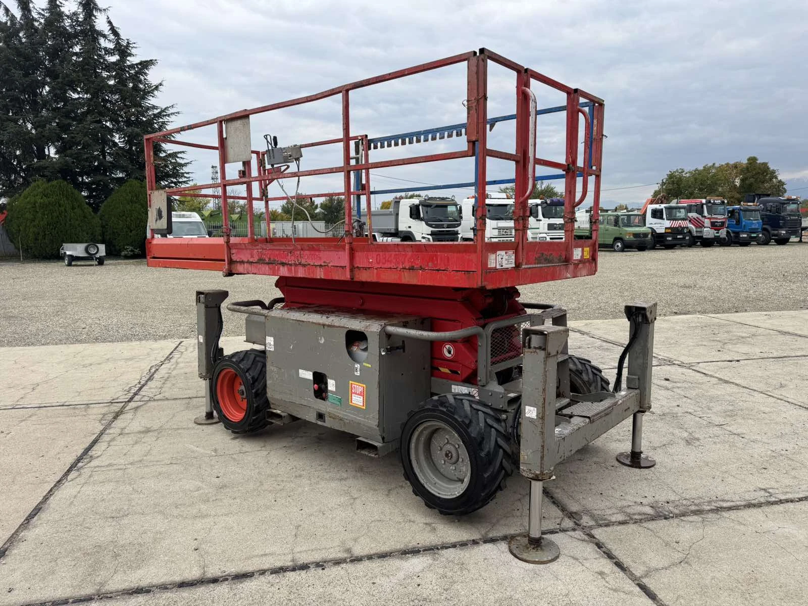 Платформи Друга SKYJACK SJ 6832RT 4Х4 DIESEL - изображение 7