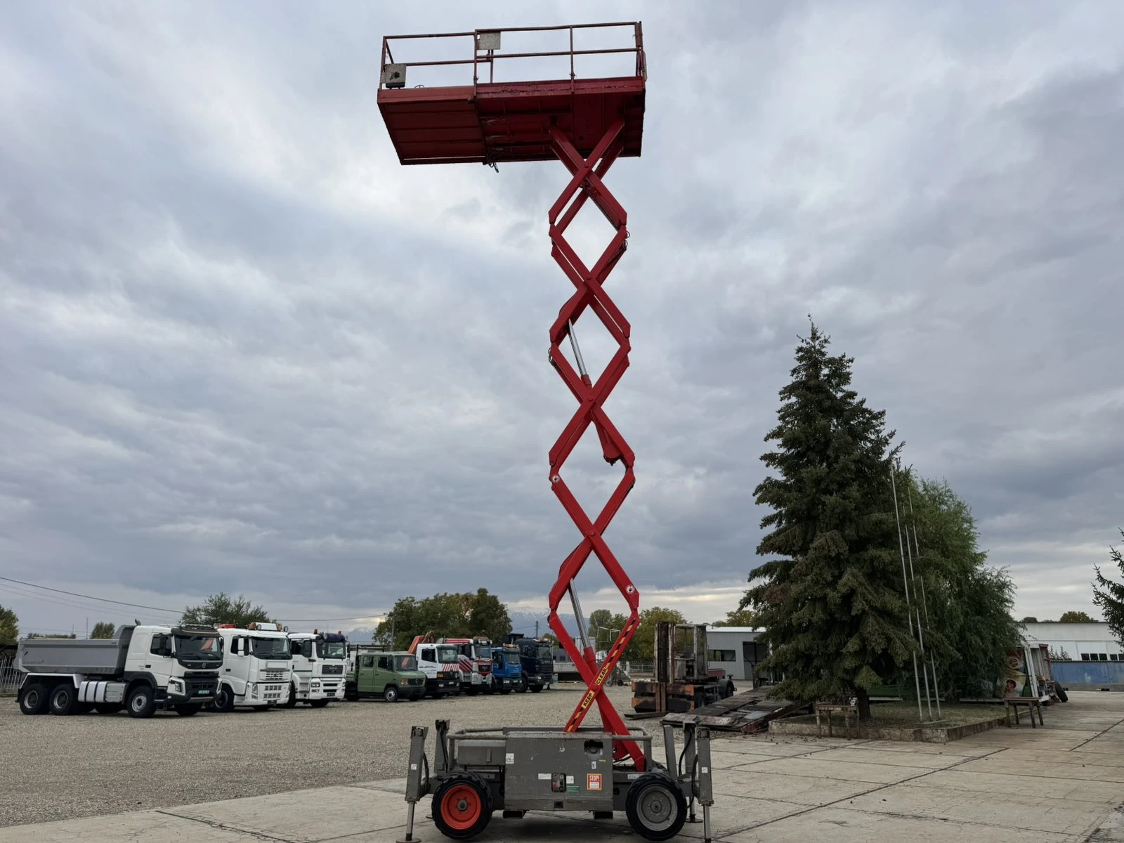 Платформи Друга SKYJACK SJ 6832RT 4Х4 DIESEL - изображение 10