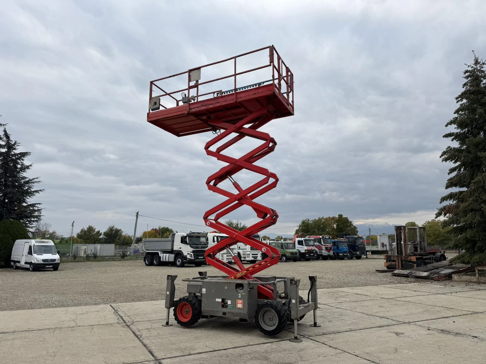 Платформи Друга SKYJACK SJ 6832RT 4Х4 DIESEL - изображение 8