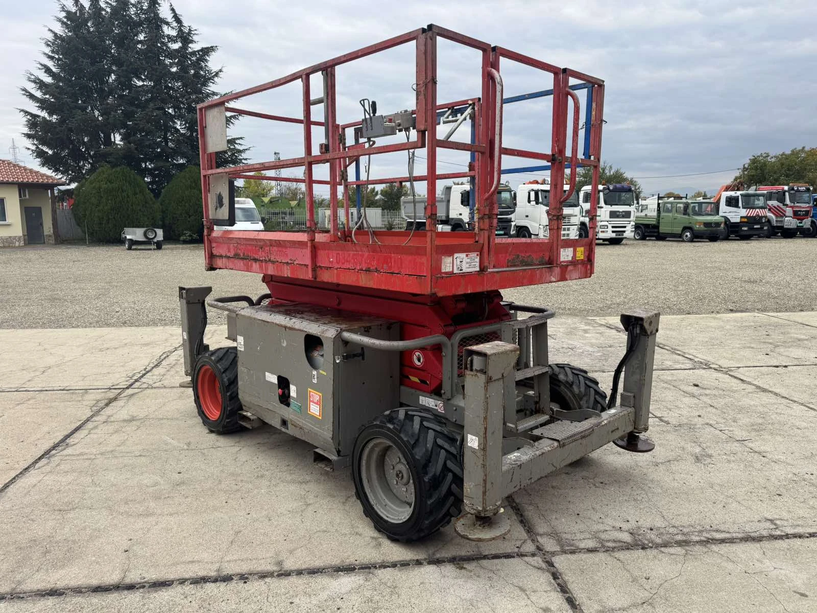 Платформи Друга SKYJACK SJ 6832RT 4Х4 DIESEL - изображение 5