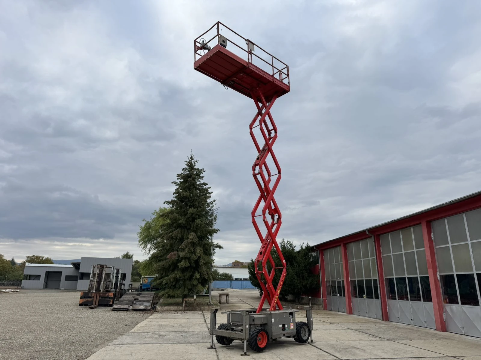 Платформи Друга SKYJACK SJ 6832RT 4Х4 DIESEL - изображение 9