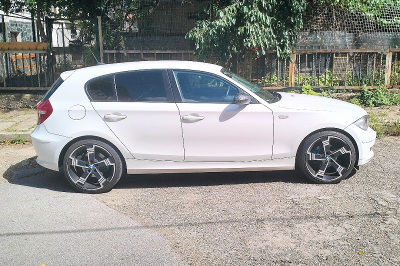 BMW 118 2.0D Facelift, снимка 3 - Автомобили и джипове - 46356837