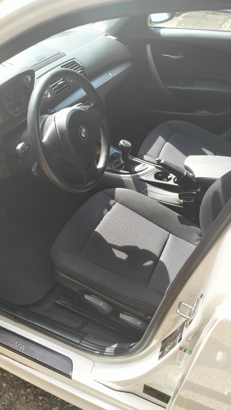 BMW 118 2.0D Facelift, снимка 8 - Автомобили и джипове - 46356837
