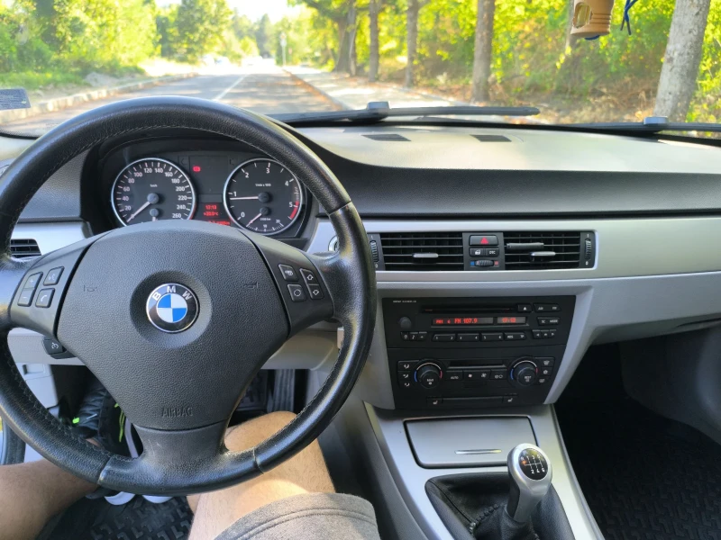 BMW 320, снимка 10 - Автомобили и джипове - 46870343