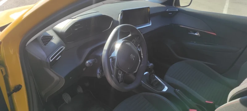 Peugeot 208, снимка 7 - Автомобили и джипове - 48736361