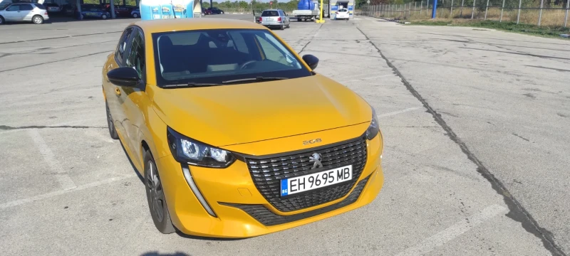 Peugeot 208, снимка 1 - Автомобили и джипове - 48736361