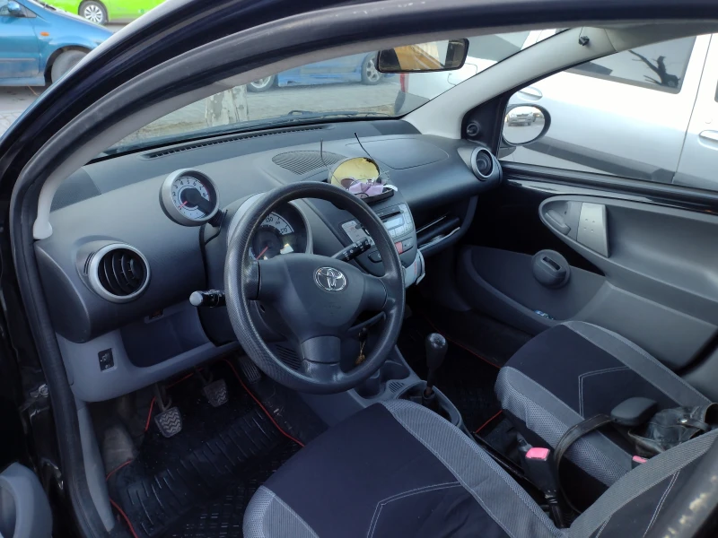 Toyota Aygo Луна, снимка 6 - Автомобили и джипове - 48880121