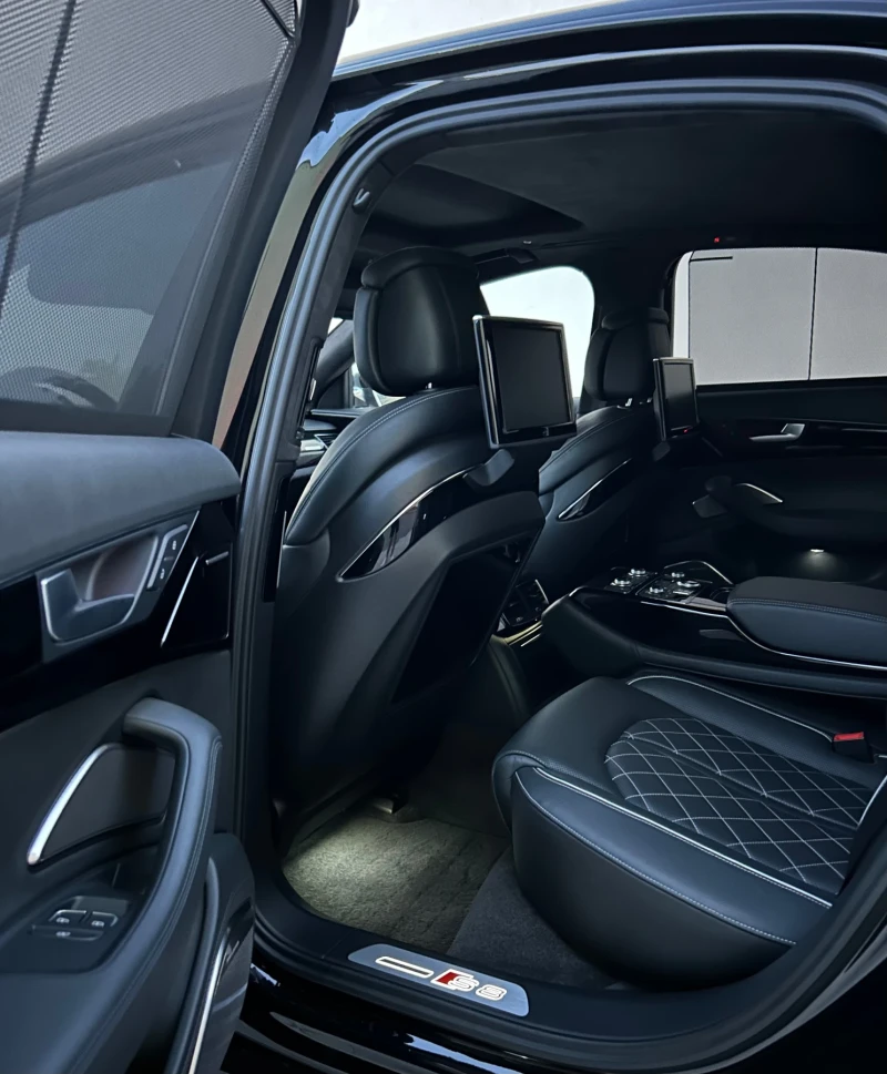 Audi S8 3xTV* B&O* NIGHT VISION* FULL* MAX* CERAMIC* , снимка 17 - Автомобили и джипове - 51492413