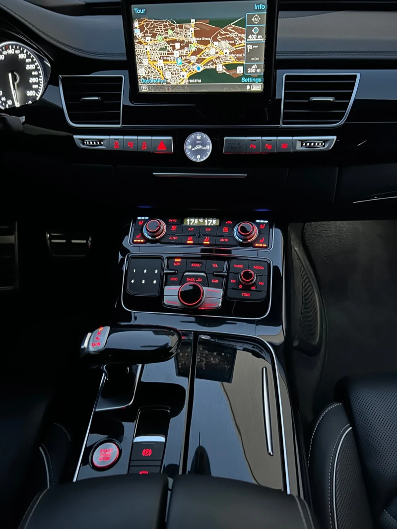 Audi S8 3xTV* B&O* NIGHT VISION* FULL* MAX* CERAMIC* , снимка 15 - Автомобили и джипове - 51492413