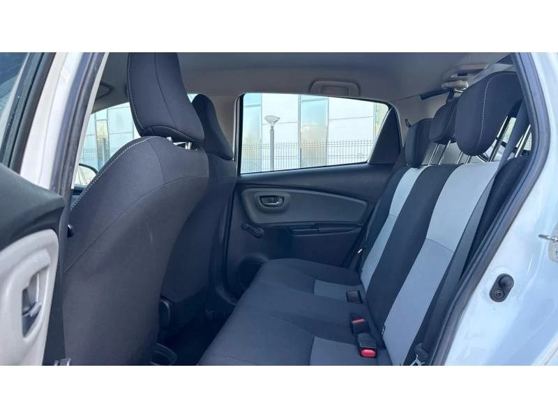 Toyota Yaris 1.5P TERRA, снимка 11 - Автомобили и джипове - 53130941