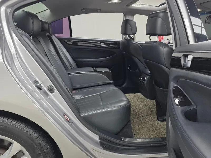 Hyundai Genesis 3.3, снимка 12 - Автомобили и джипове - 54615925