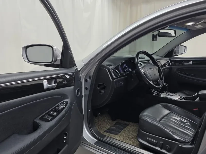 Hyundai Genesis 3.3, снимка 10 - Автомобили и джипове - 54615925