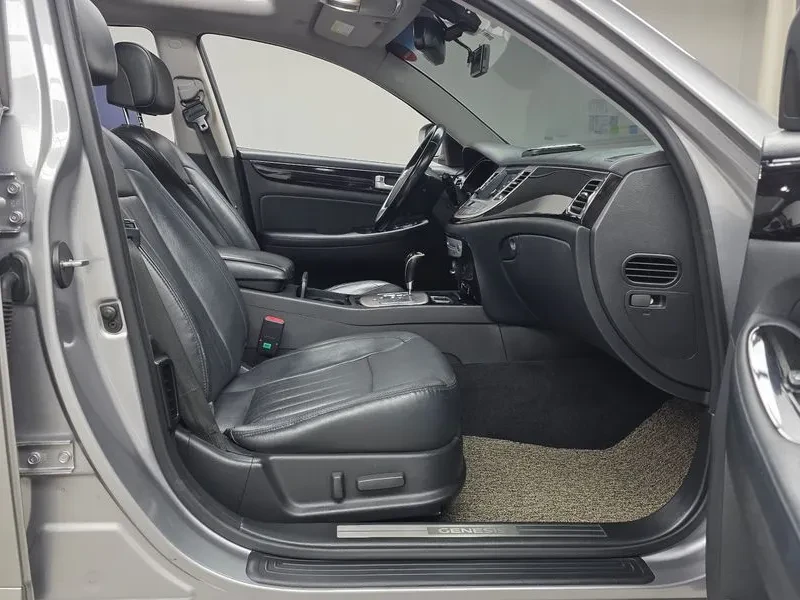 Hyundai Genesis 3.3, снимка 11 - Автомобили и джипове - 54615925
