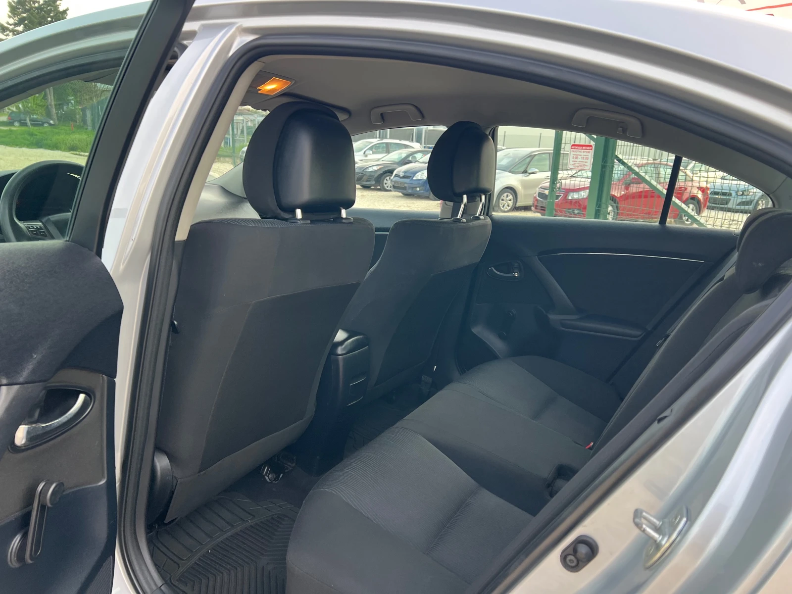 Toyota Avensis 1.6i 16v/132p.s-Sedan - изображение 10