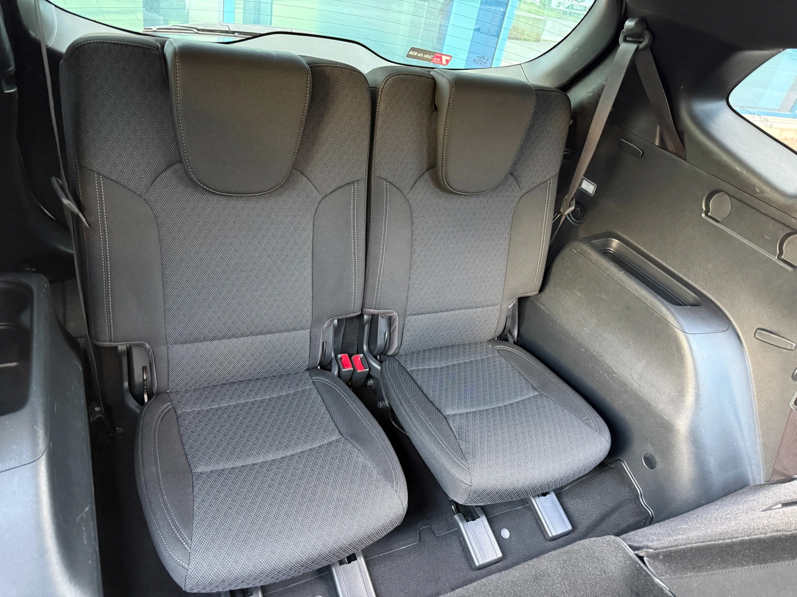 Kia Carens 1.7 CRDI* FACELIFT* 7 МЕСТНА* СЕРВИЗНА ИСТОРИЯ* , снимка 13 - Автомобили и джипове - 53996621