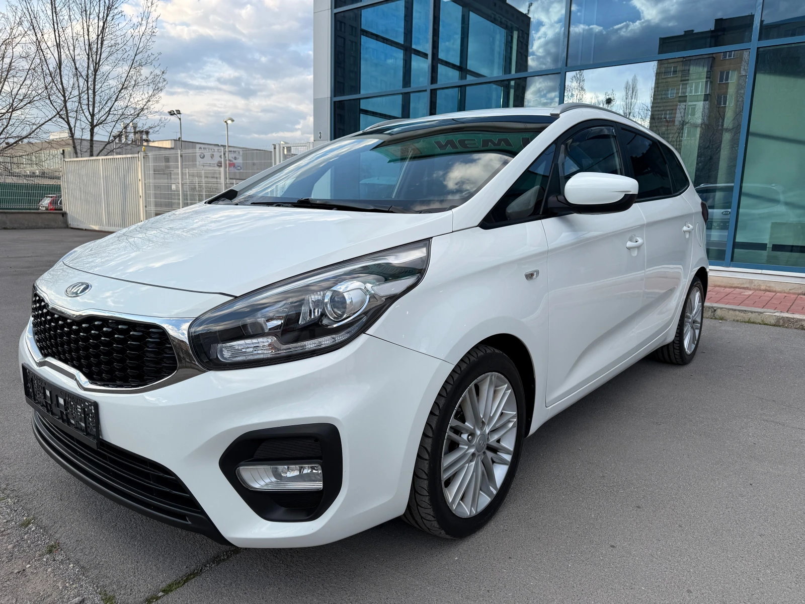 Kia Carens 1.7 CRDI* FACELIFT* 7 МЕСТНА* СЕРВИЗНА ИСТОРИЯ*  | Auto.bg — изображение 1