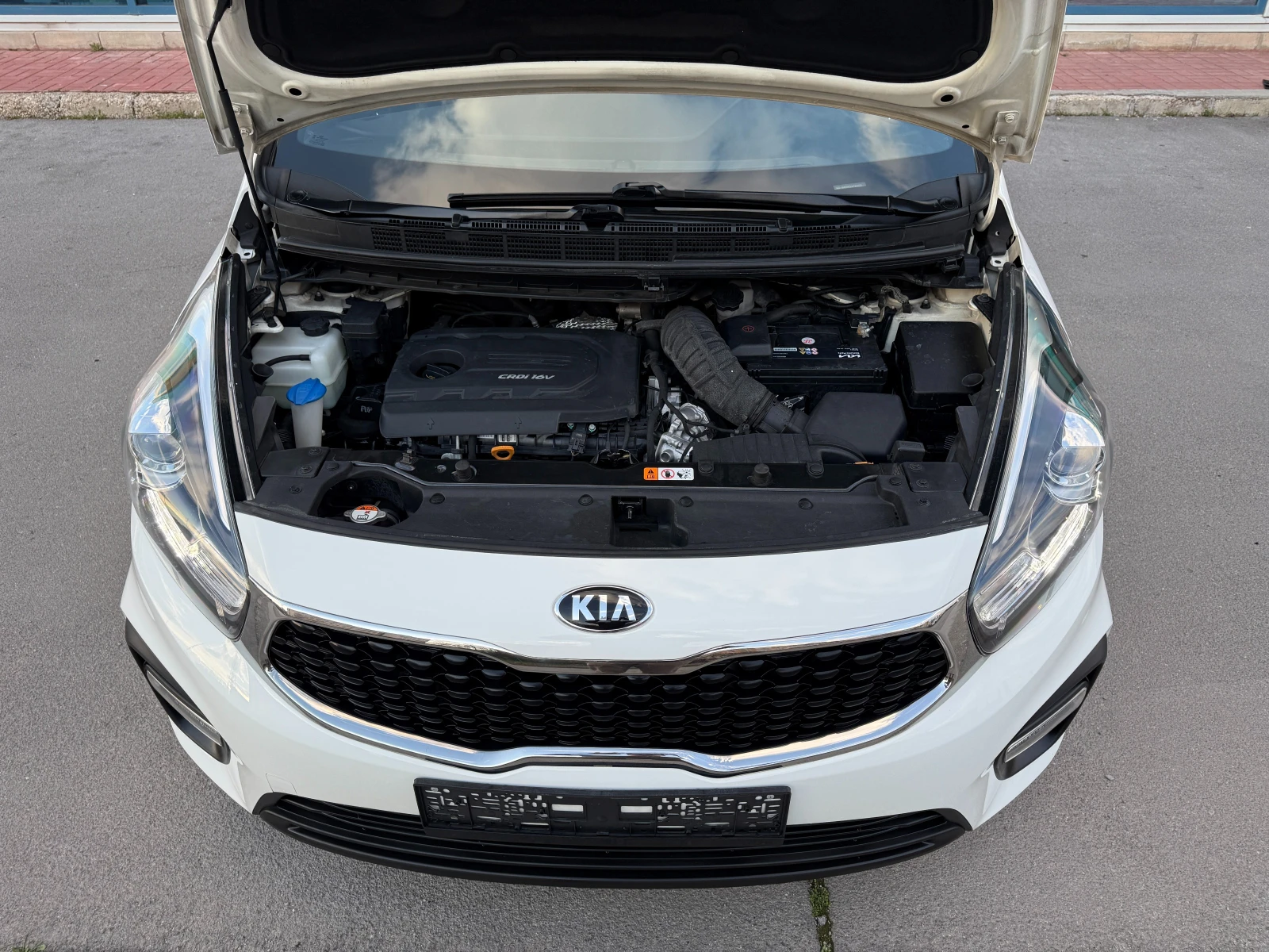 Kia Carens 1.7 CRDI* FACELIFT* 7 МЕСТНА* СЕРВИЗНА ИСТОРИЯ* , снимка 15 - Автомобили и джипове - 53996621