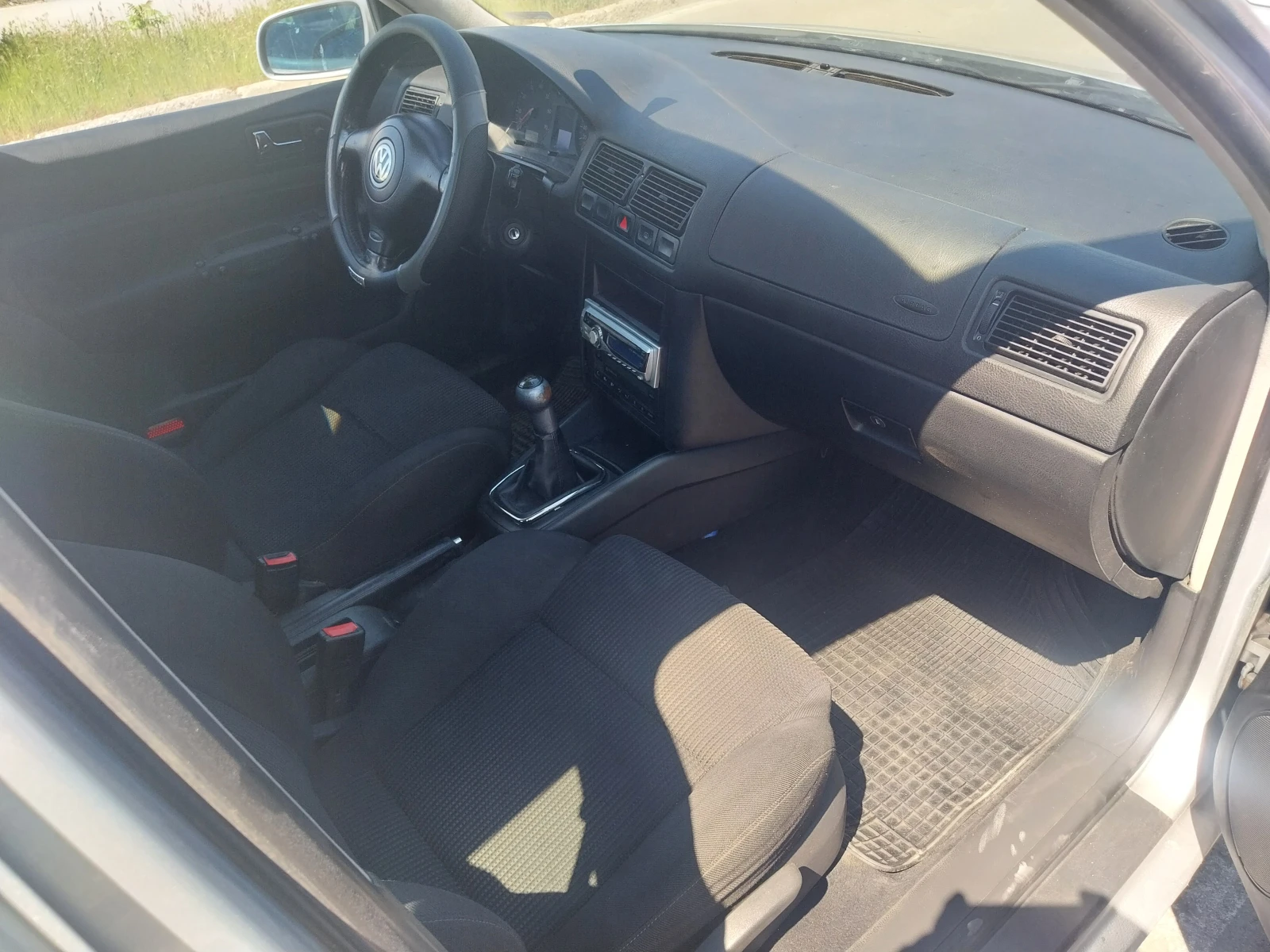 VW Golf 1.6клима  гаражен , снимка 5 - Автомобили и джипове - 54653185