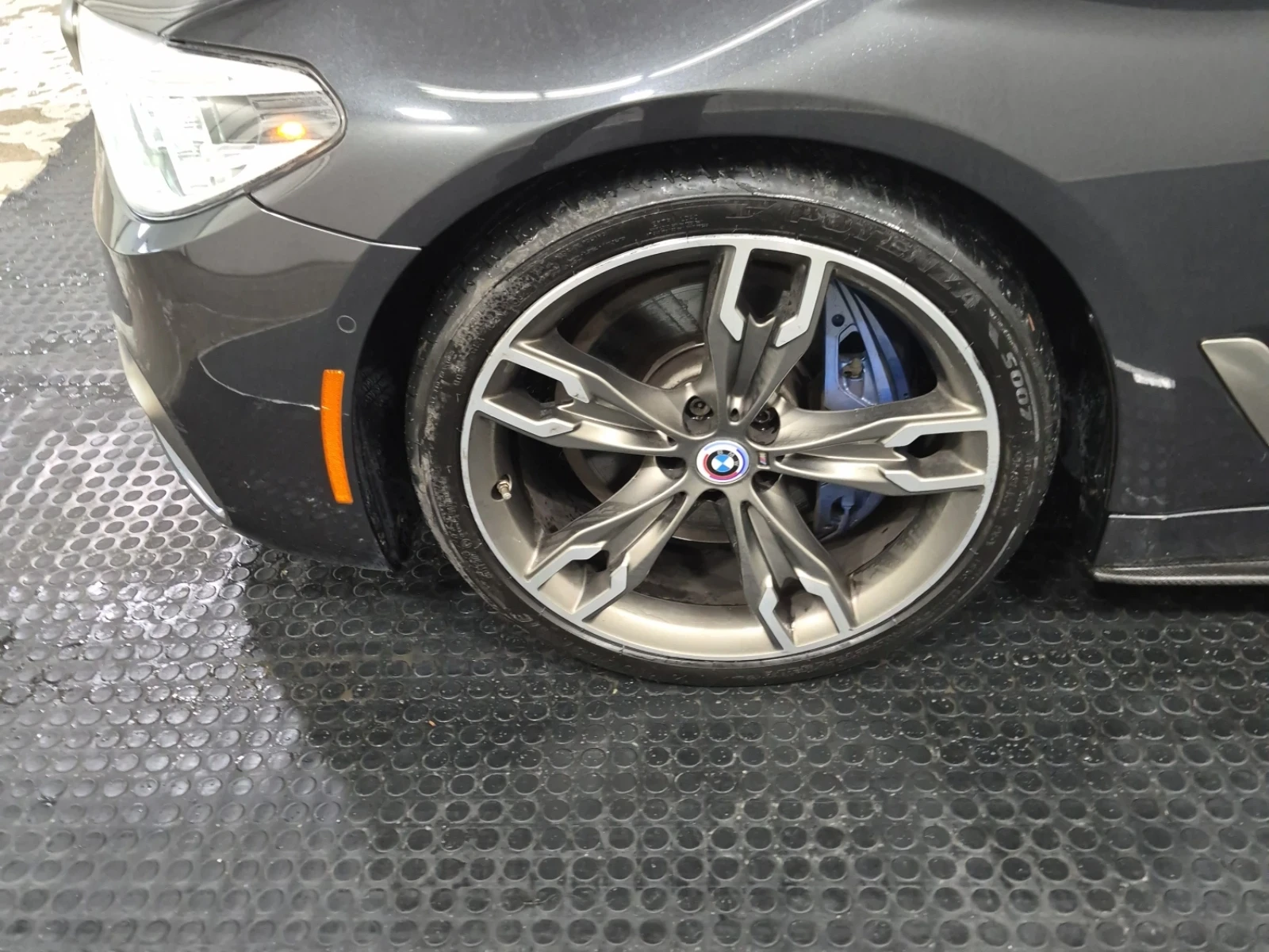 BMW 550 M PACK* HUD* 360* ГУМИ+ ДЖАНТИ, снимка 6 - Автомобили и джипове - 55080946