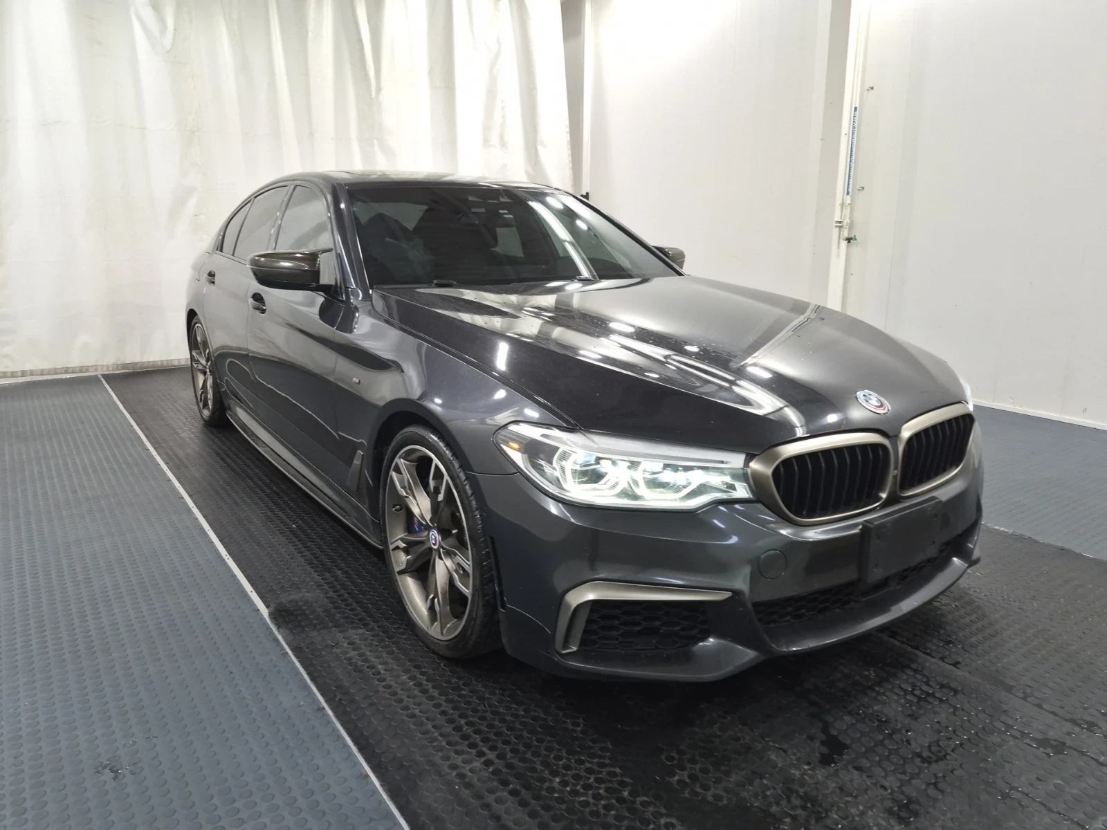 BMW 550 M PACK* HUD* 360* ГУМИ+ ДЖАНТИ, снимка 2 - Автомобили и джипове - 55080946