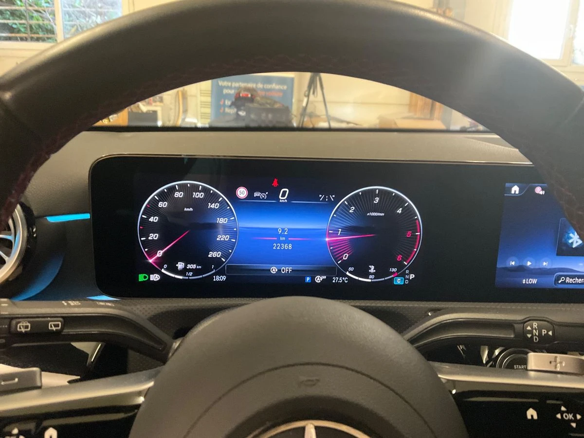 Mercedes-Benz A 200 d AMG Line/Дигитално/Задна камера , снимка 8 - Автомобили и джипове - 55504539