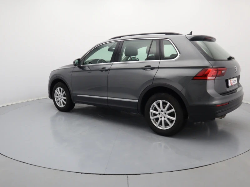 VW Tiguan 2.0 TDI 4MOTION, снимка 8 - Автомобили и джипове - 47543013