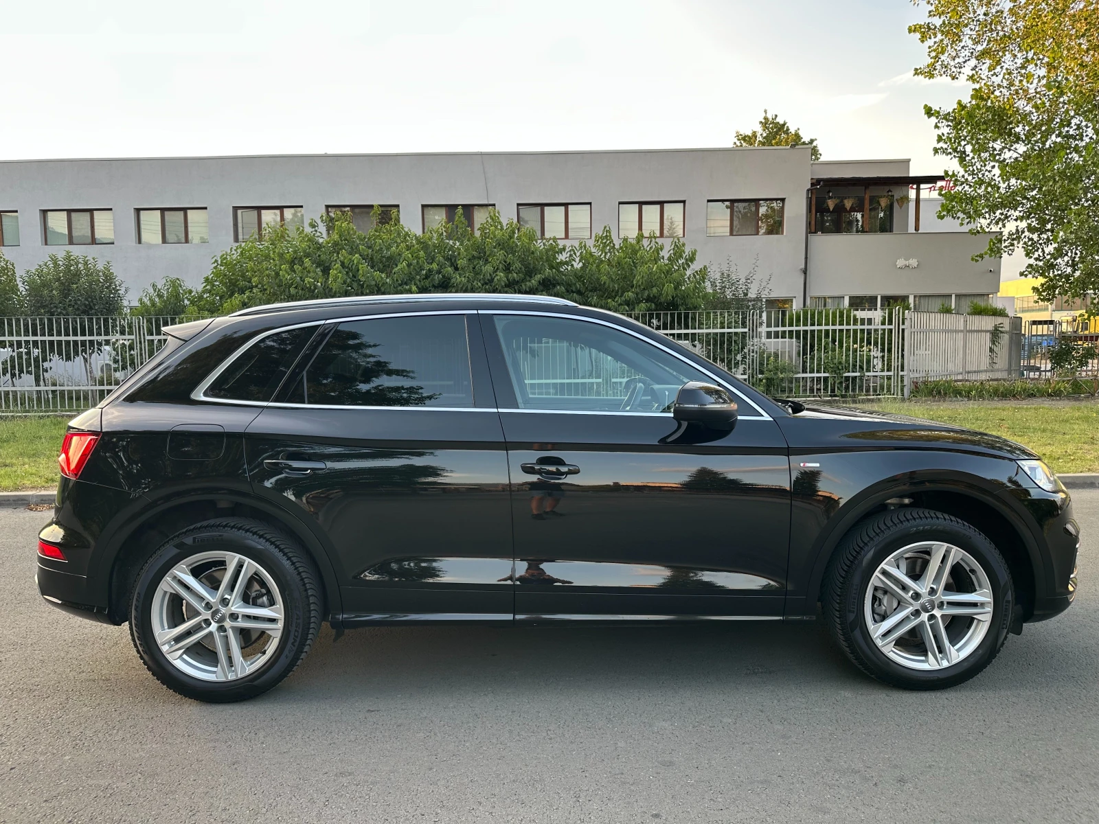 Audi Q5 40 2.0TDI S-Line PLUS 190к.с QUATTRO  - изображение 4