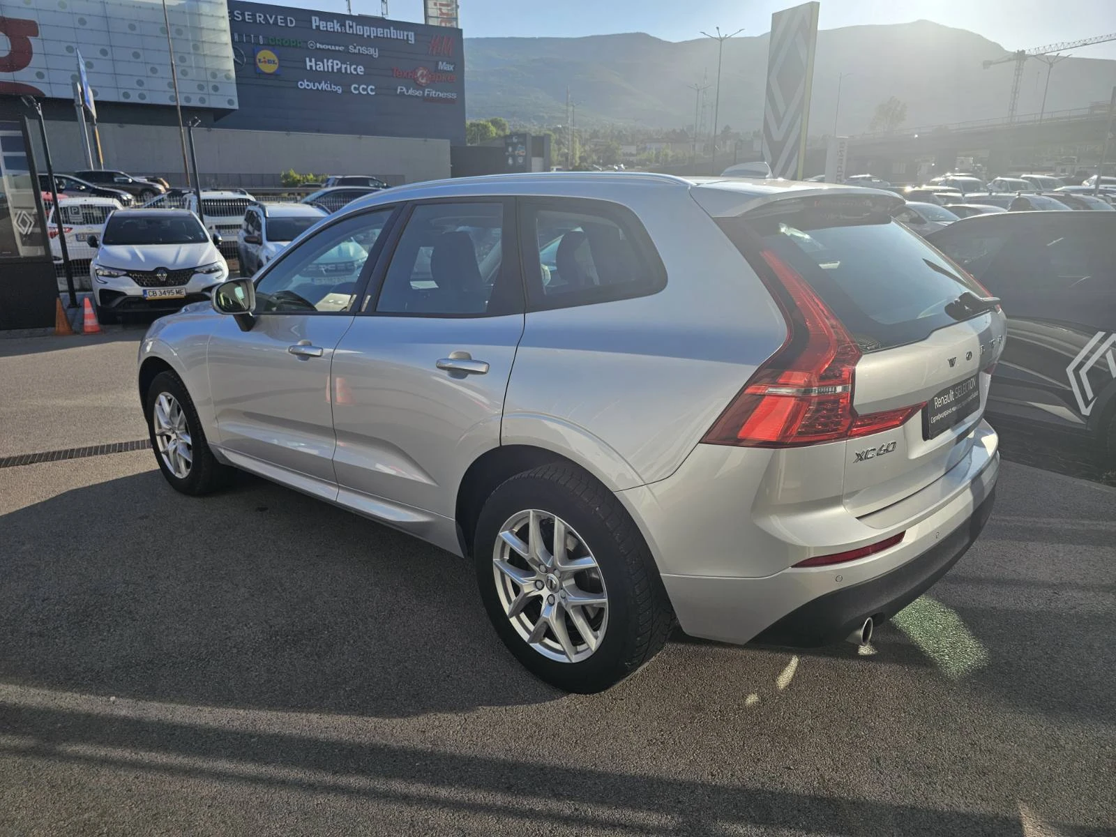 Volvo XC60 2.0 Hybrid 197 hp - изображение 4