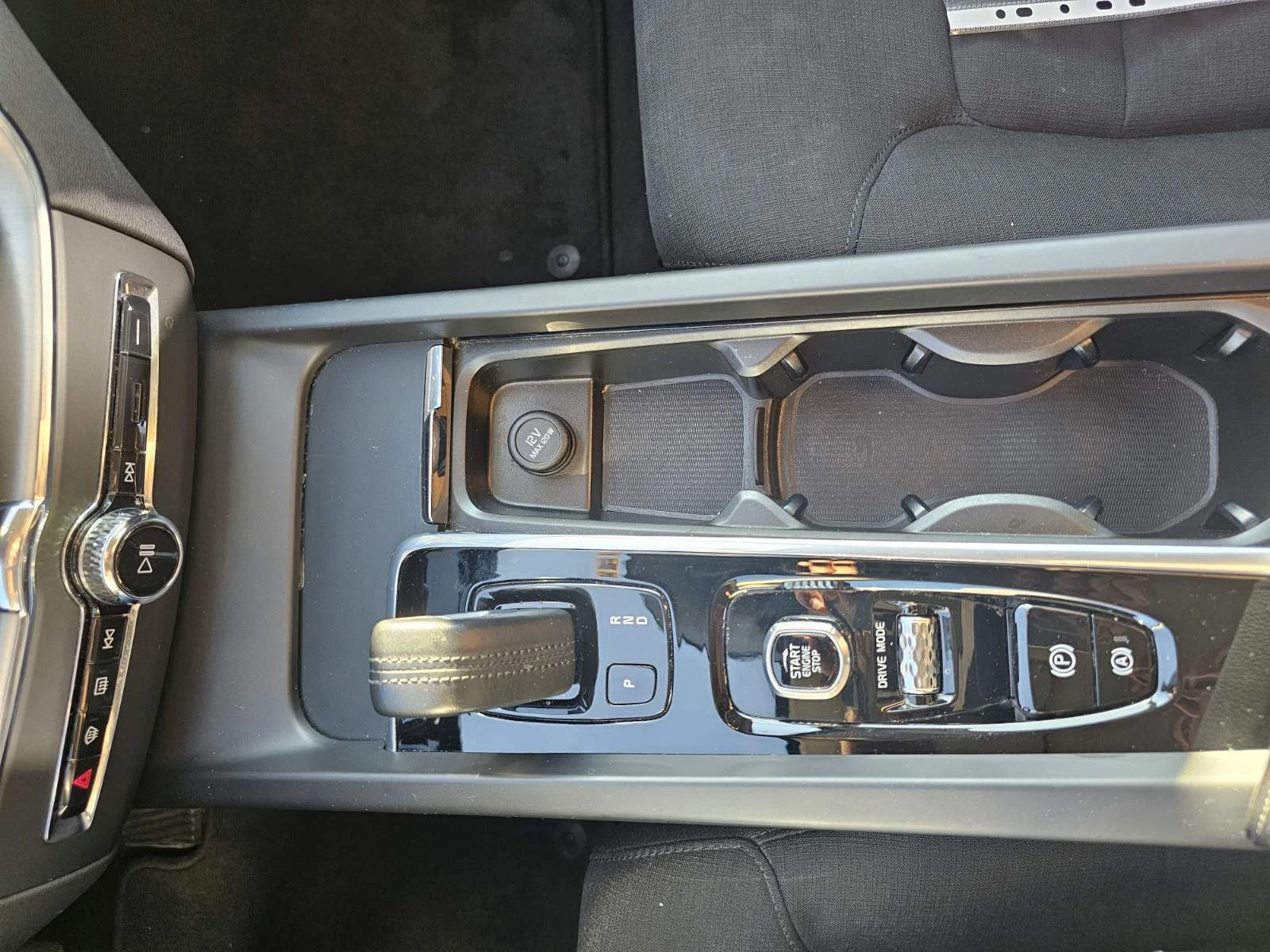 Volvo XC60 2.0 Hybrid 197 hp - изображение 9