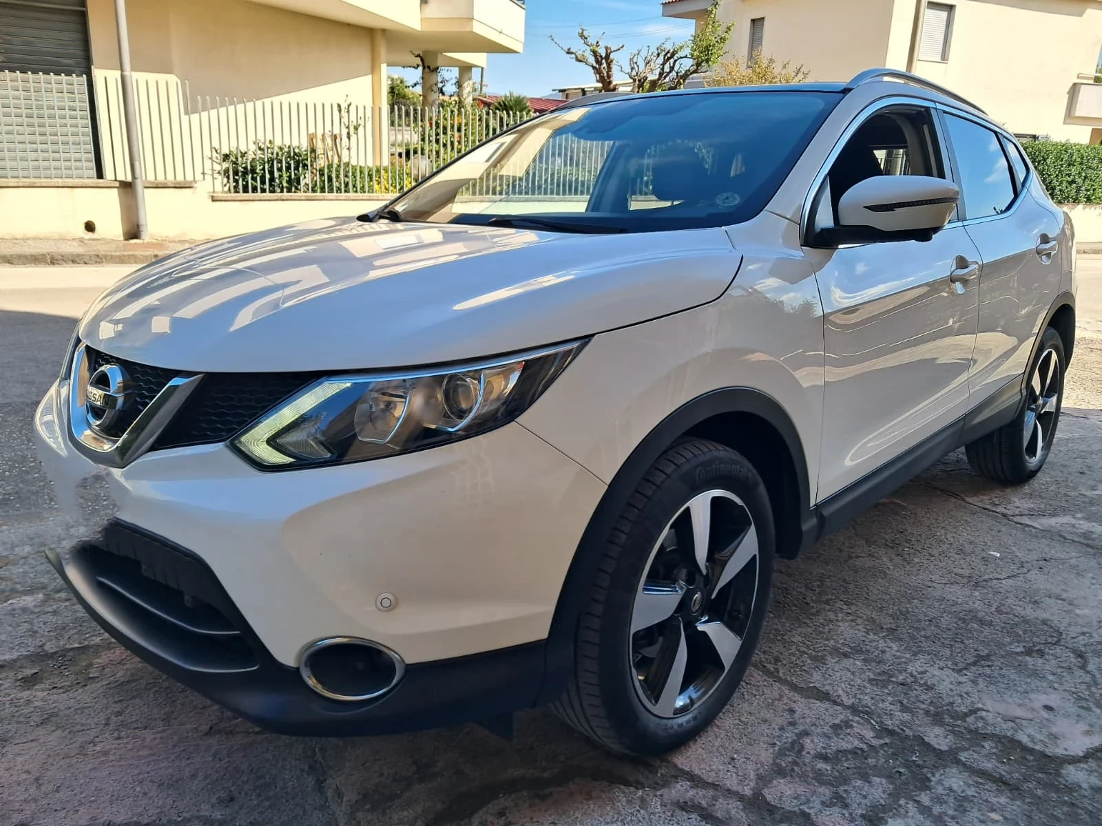Nissan Qashqai 1.6 dCi 4WD Black Edition (96 kw) EURO 6B - изображение 4