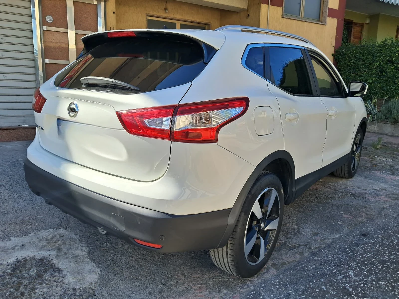 Nissan Qashqai 1.6 dCi 4WD Black Edition (96 kw) EURO 6B - изображение 7