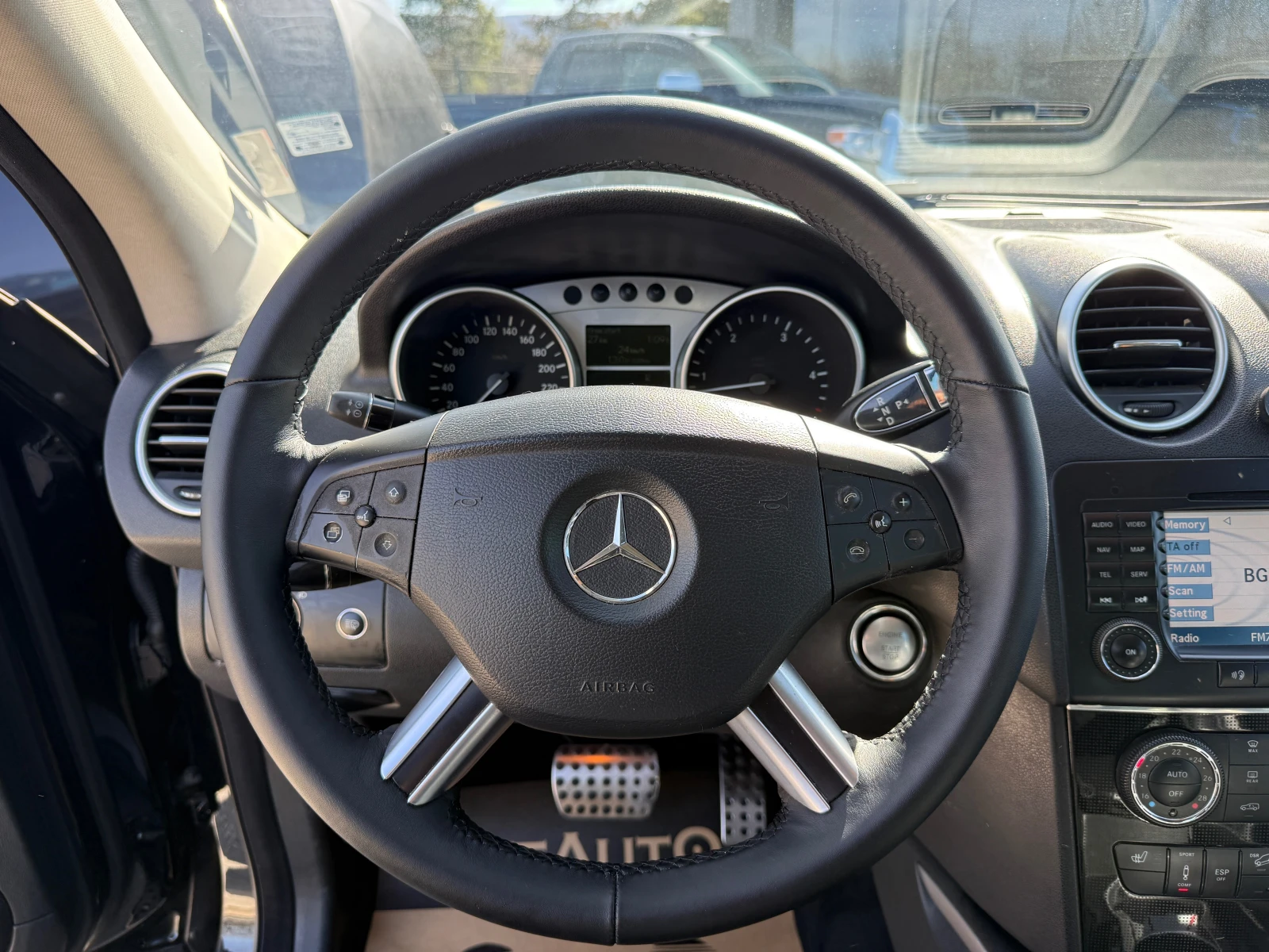 Mercedes-Benz ML 320 AIRMATIC, снимка 13 - Автомобили и джипове - 53769308
