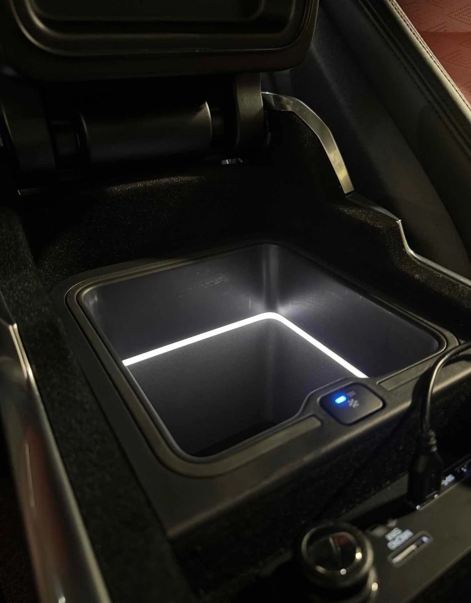 Land Rover Range rover SVR РЕГИСТРАЦИЯ & ОБСЛУЖВАНЕ, снимка 12 - Автомобили и джипове - 54112952