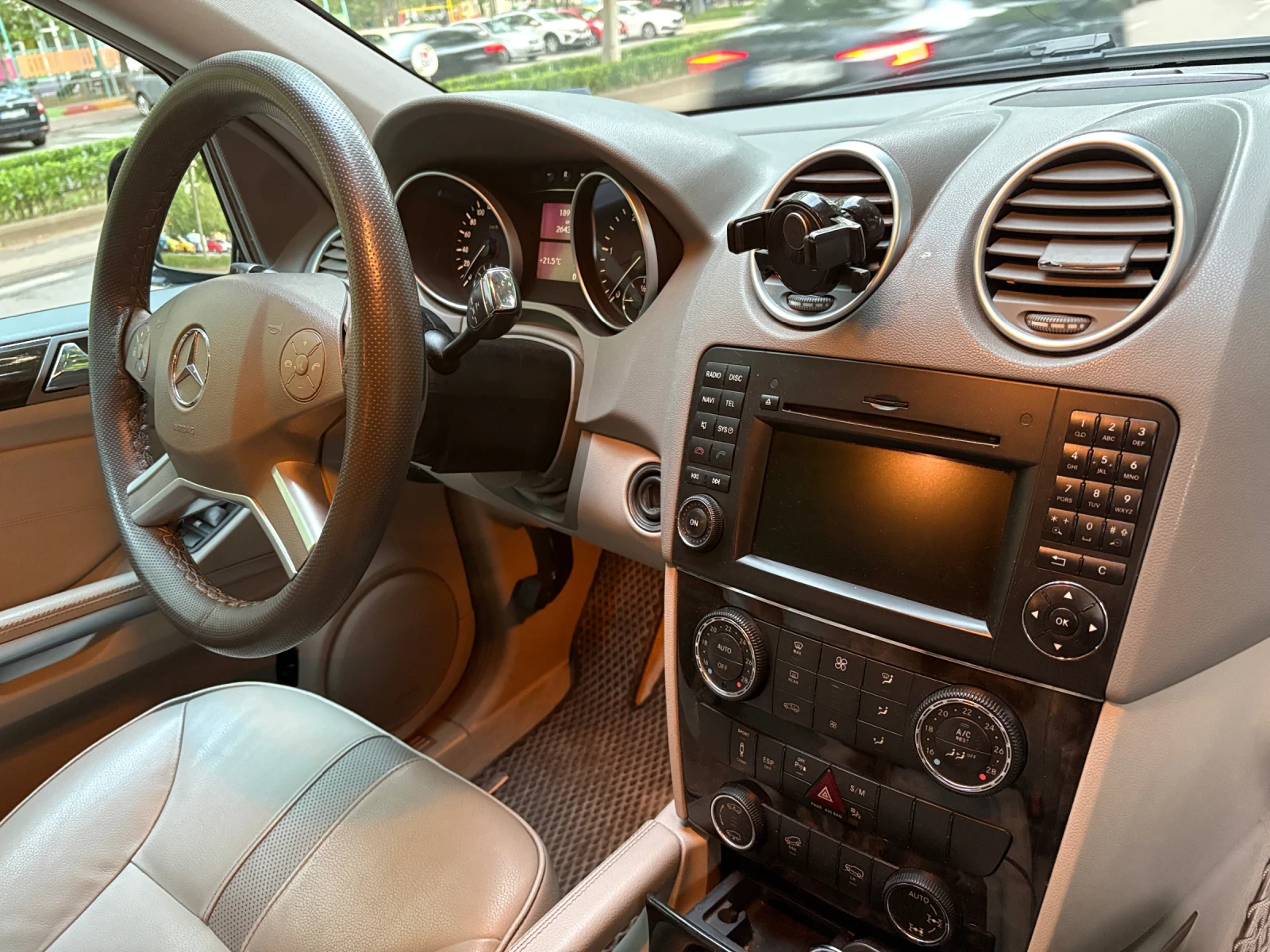 Mercedes-Benz ML 320 Premium, снимка 13 - Автомобили и джипове - 54678590