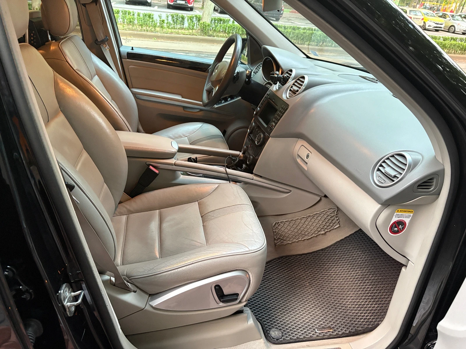 Mercedes-Benz ML 320 Premium, снимка 7 - Автомобили и джипове - 54678590