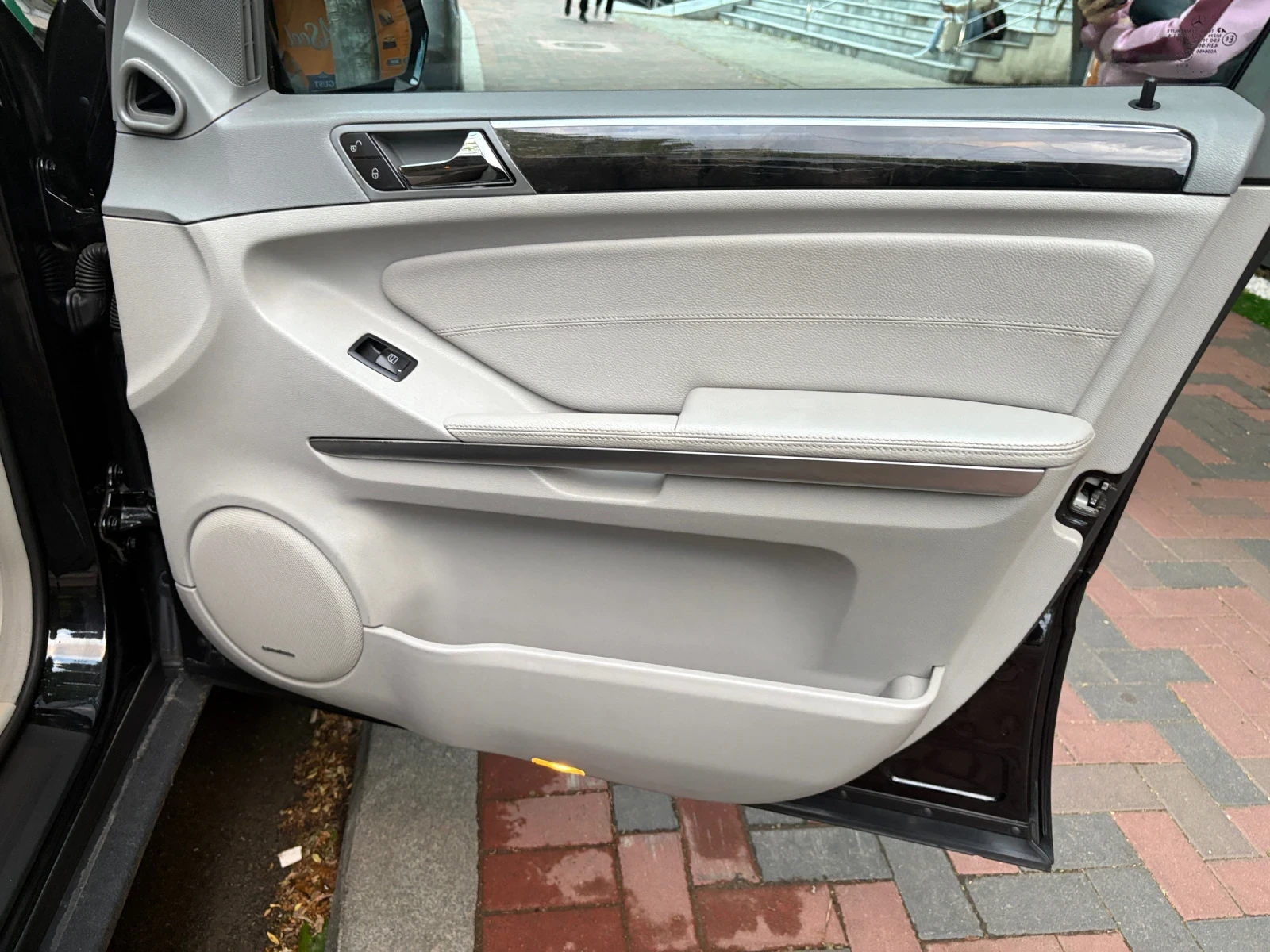 Mercedes-Benz ML 320 Premium, снимка 8 - Автомобили и джипове - 54678590