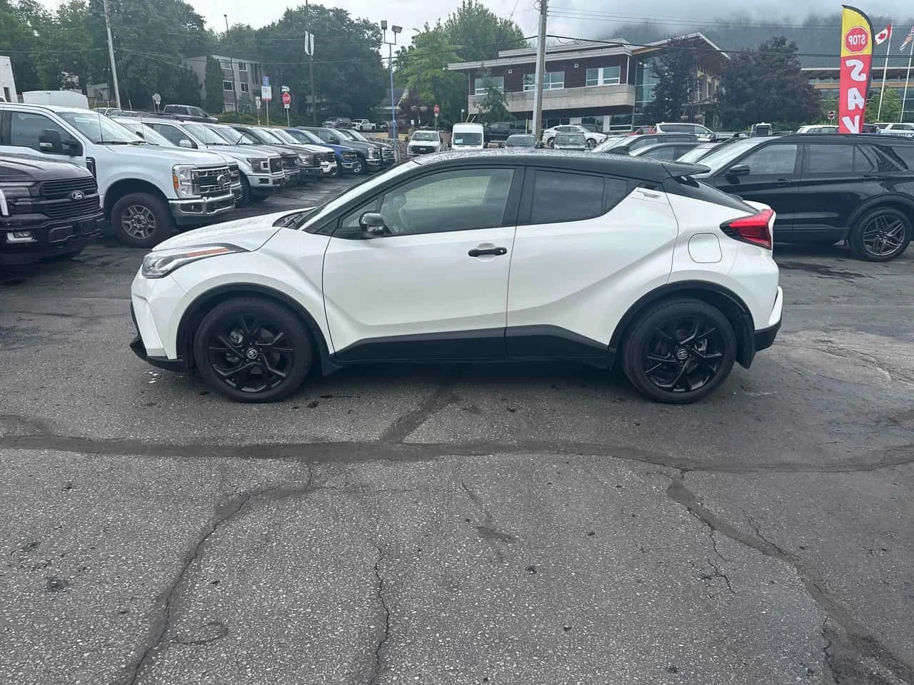 Toyota C-HR * FWD * CARFAX * БЕЗ ПЪРВОНАЧАЛНА ВНОСКА, снимка 2 - Автомобили и джипове - 54918896