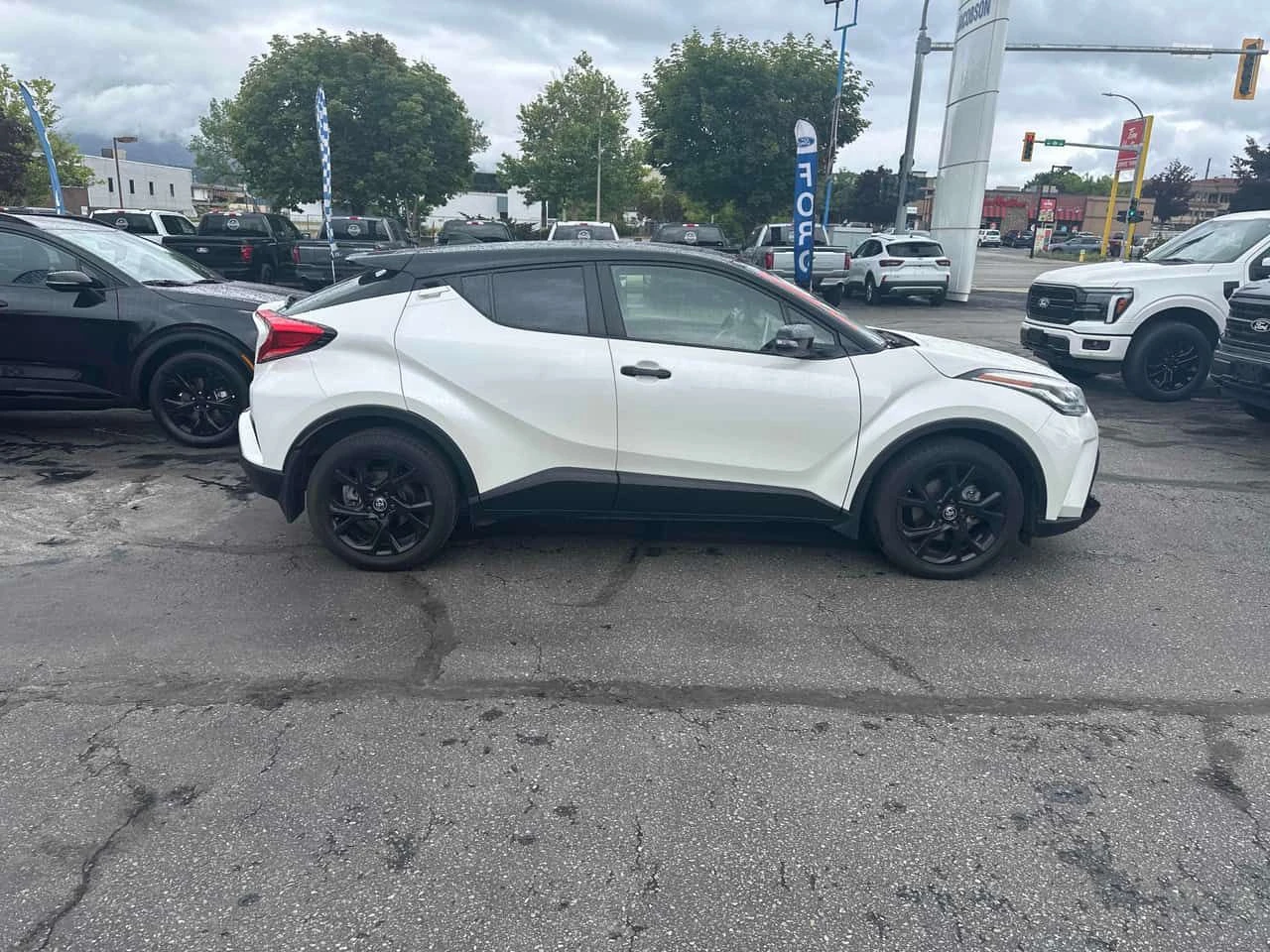 Toyota C-HR * FWD * CARFAX * БЕЗ ПЪРВОНАЧАЛНА ВНОСКА, снимка 3 - Автомобили и джипове - 54918896