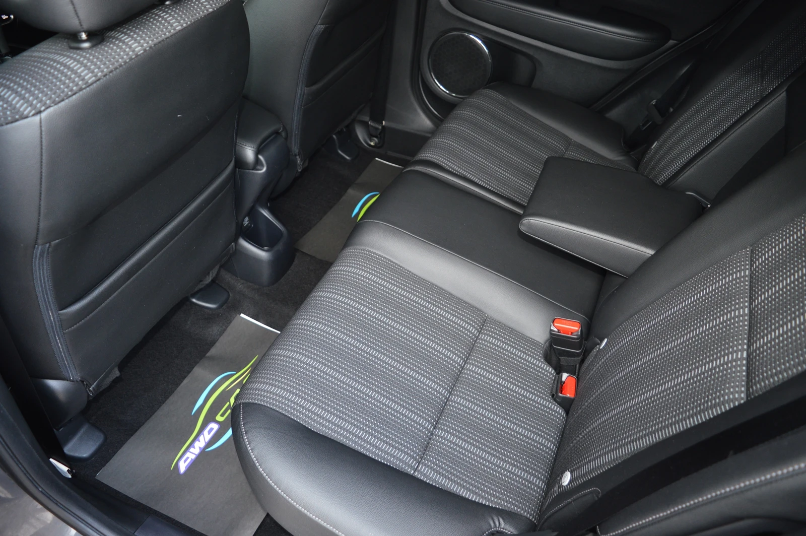 Honda Hr-v 1.5i PANORAMA - FULL - ШВЕЙЦАРИЯ, снимка 8 - Автомобили и джипове - 55143457