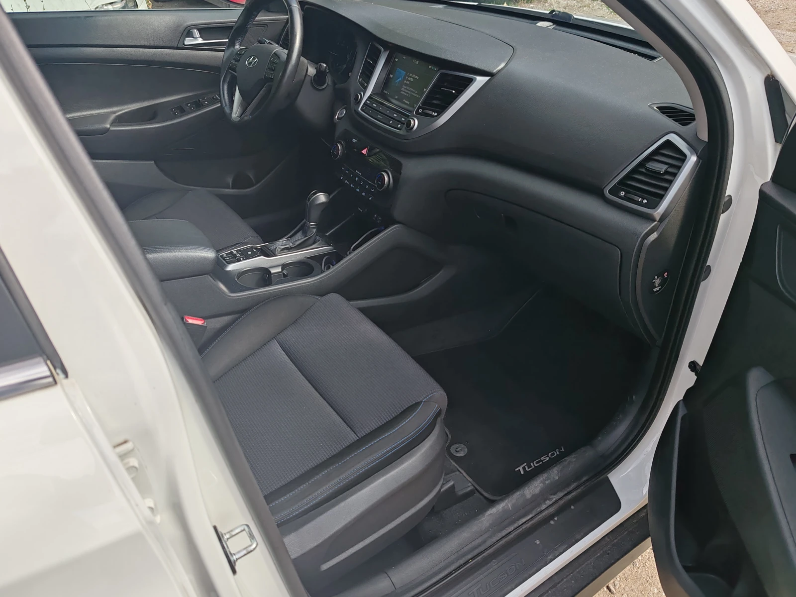 Hyundai Tucson IX35 Автомоат, снимка 8 - Автомобили и джипове - 56599962