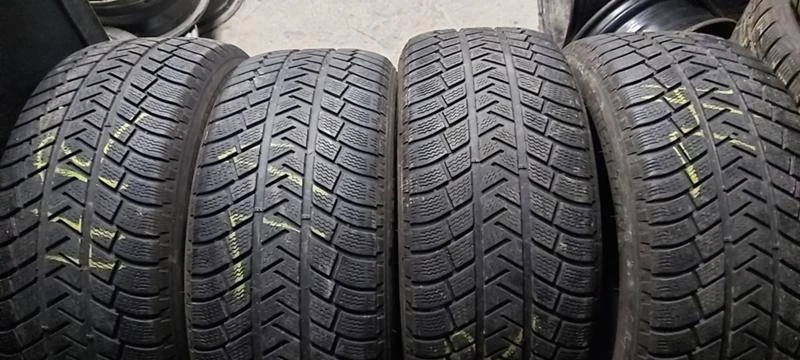 Гуми Зимни 255/55R18, снимка 1 - Гуми и джанти - 35123275