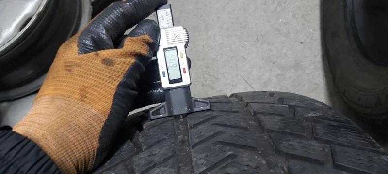 Гуми Зимни 255/55R18, снимка 4 - Гуми и джанти - 35123275