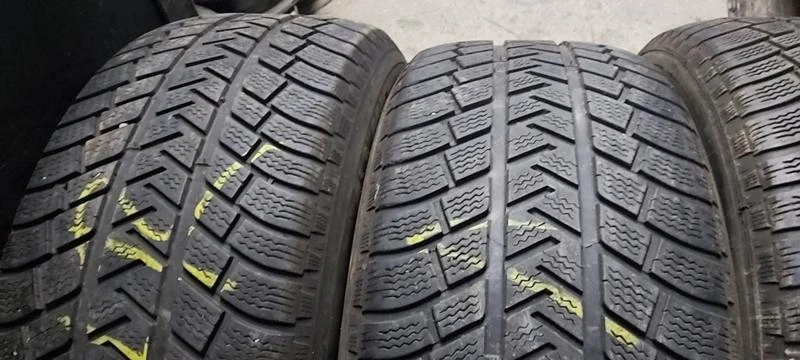 Гуми Зимни 255/55R18, снимка 2 - Гуми и джанти - 35123275