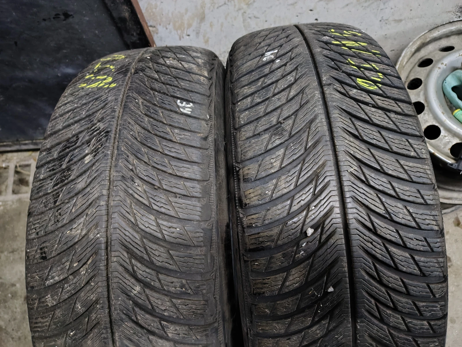 Гуми Зимни 235/65R17